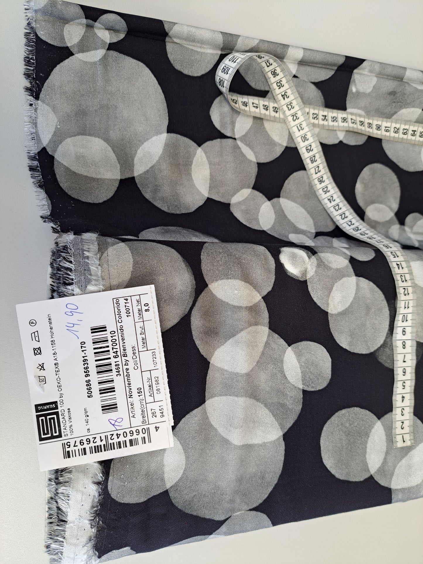 Viskose in Grundfarbe schwarz mit weißen Kreisen