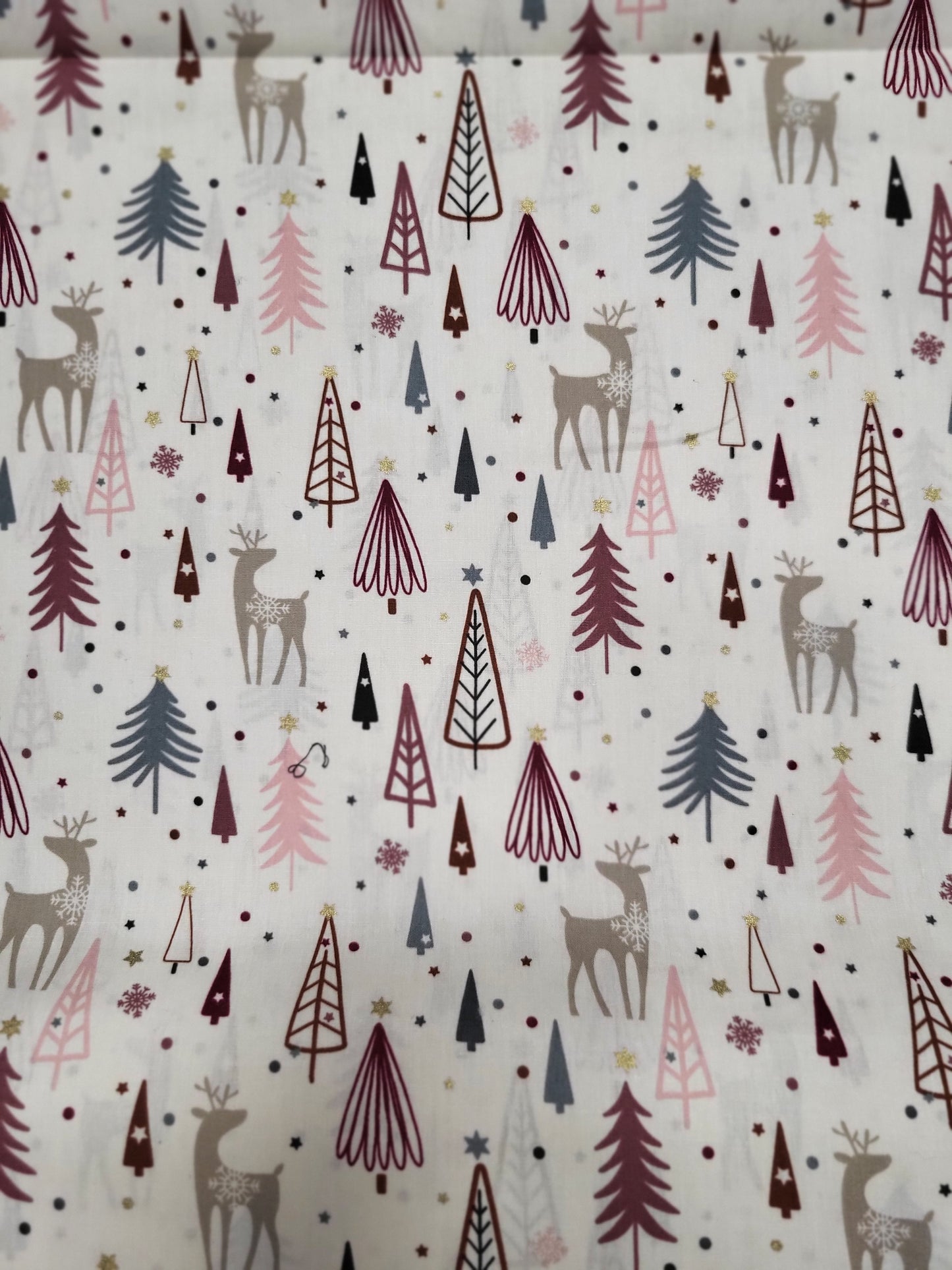 Baumwolle-Stoff-Weihnachtsbäume und Rentiere