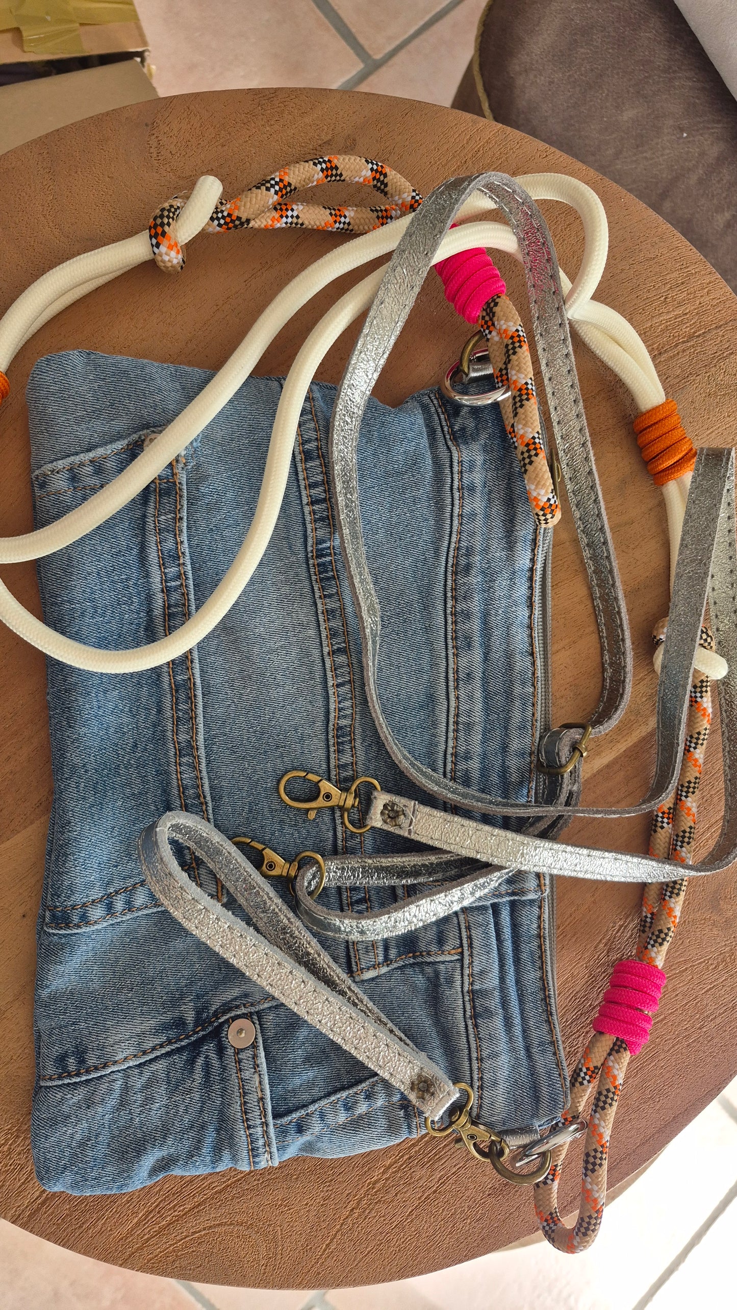 Jeanstasche  Mit Armschlaufe zum Tragen und 2 verschiedene Schulterriemen