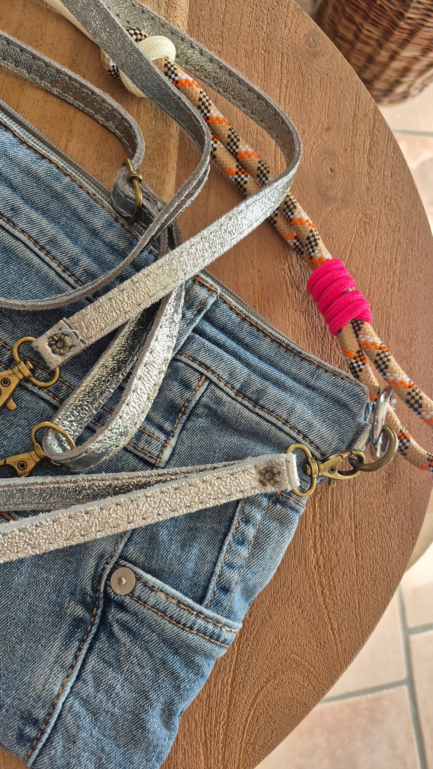 Jeanstasche  Mit Armschlaufe zum Tragen und 2 verschiedene Schulterriemen