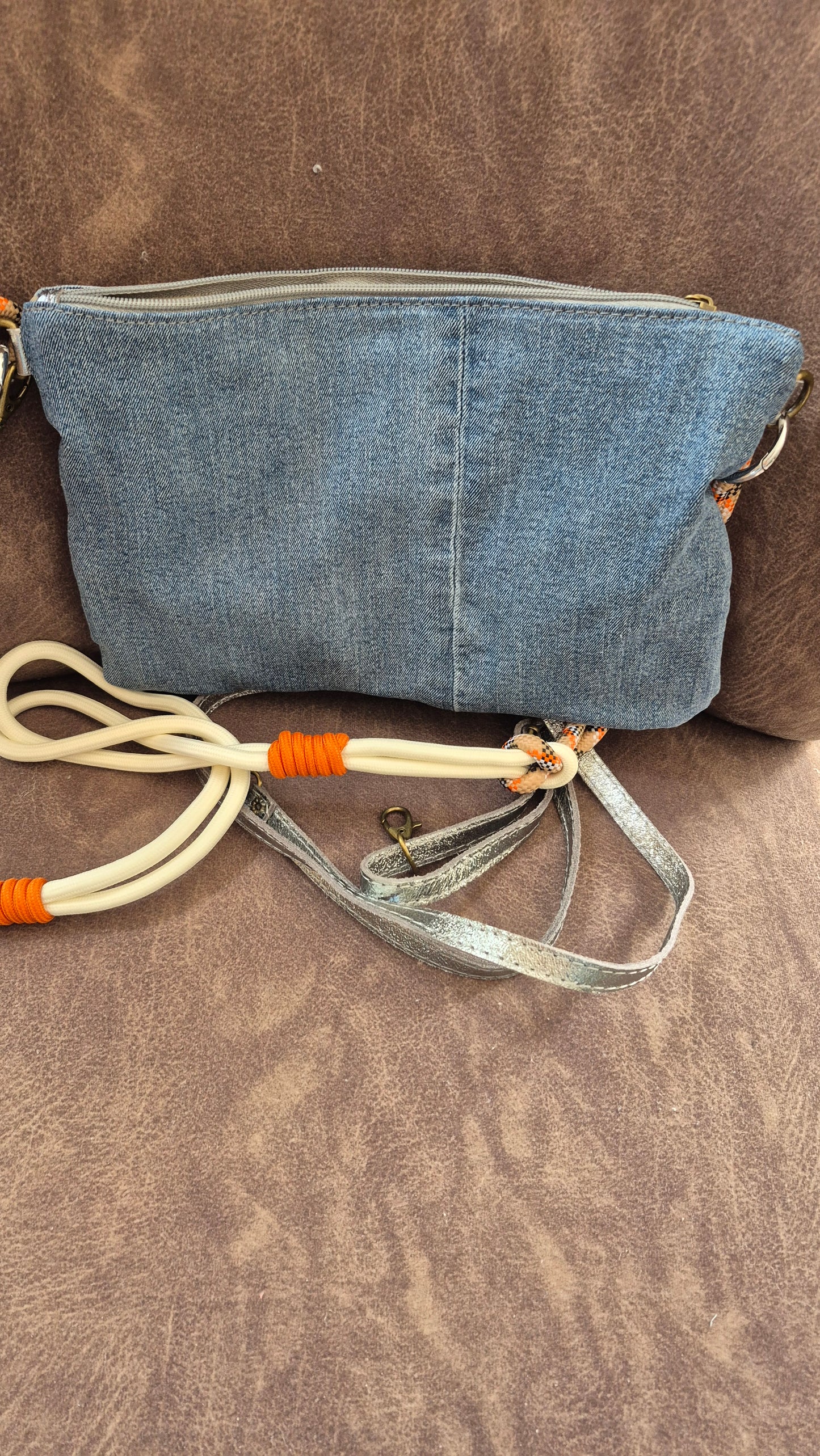 Jeanstasche  Mit Armschlaufe zum Tragen und 2 verschiedene Schulterriemen