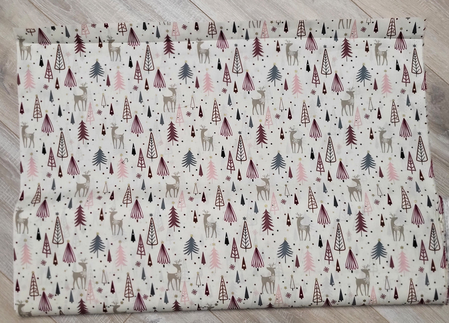 Baumwolle-Stoff-Weihnachtsbäume und Rentiere