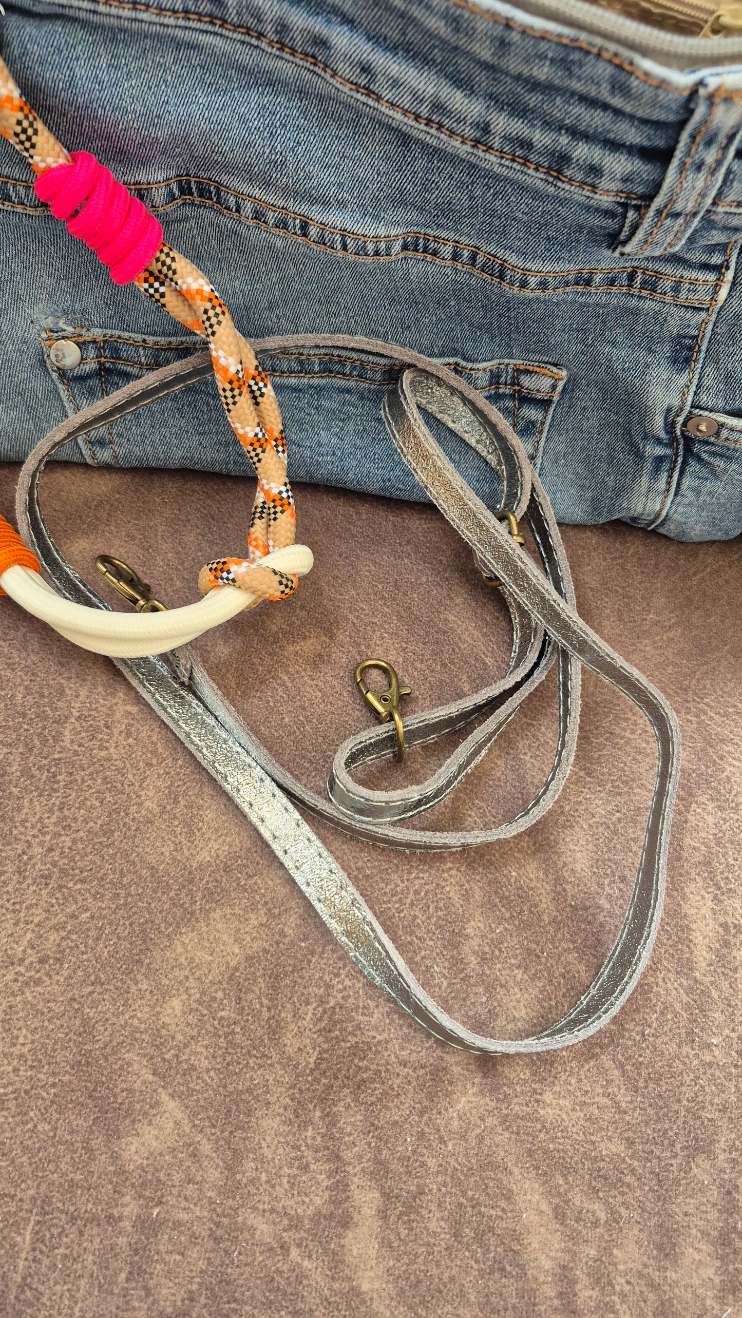Jeanstasche  Mit Armschlaufe zum Tragen und 2 verschiedene Schulterriemen