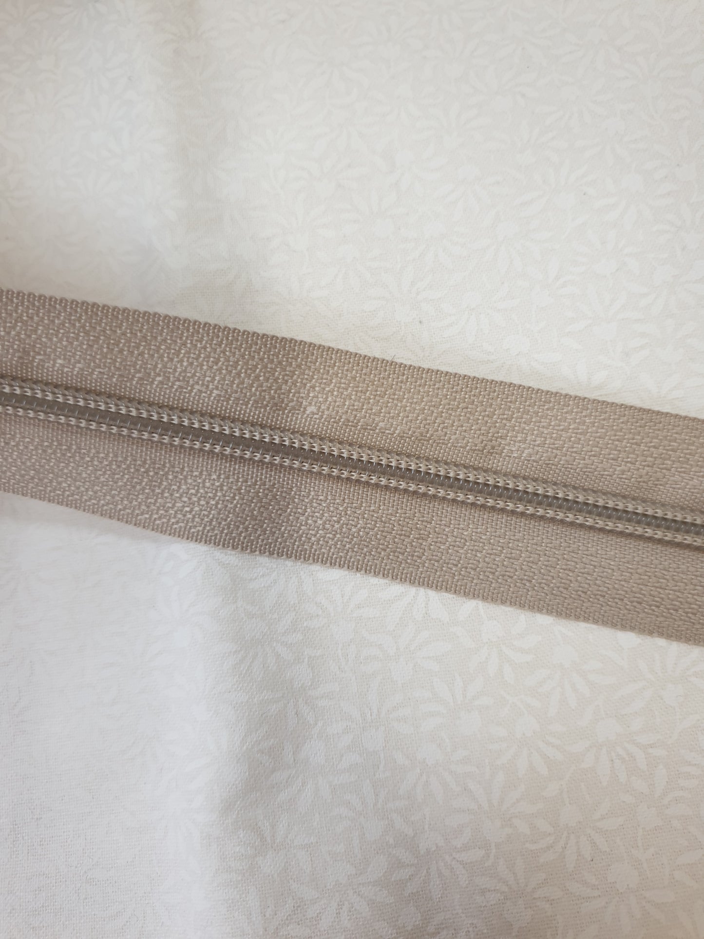 Endlos Reißverschluss 6 mm Raupe  Farbe Beige