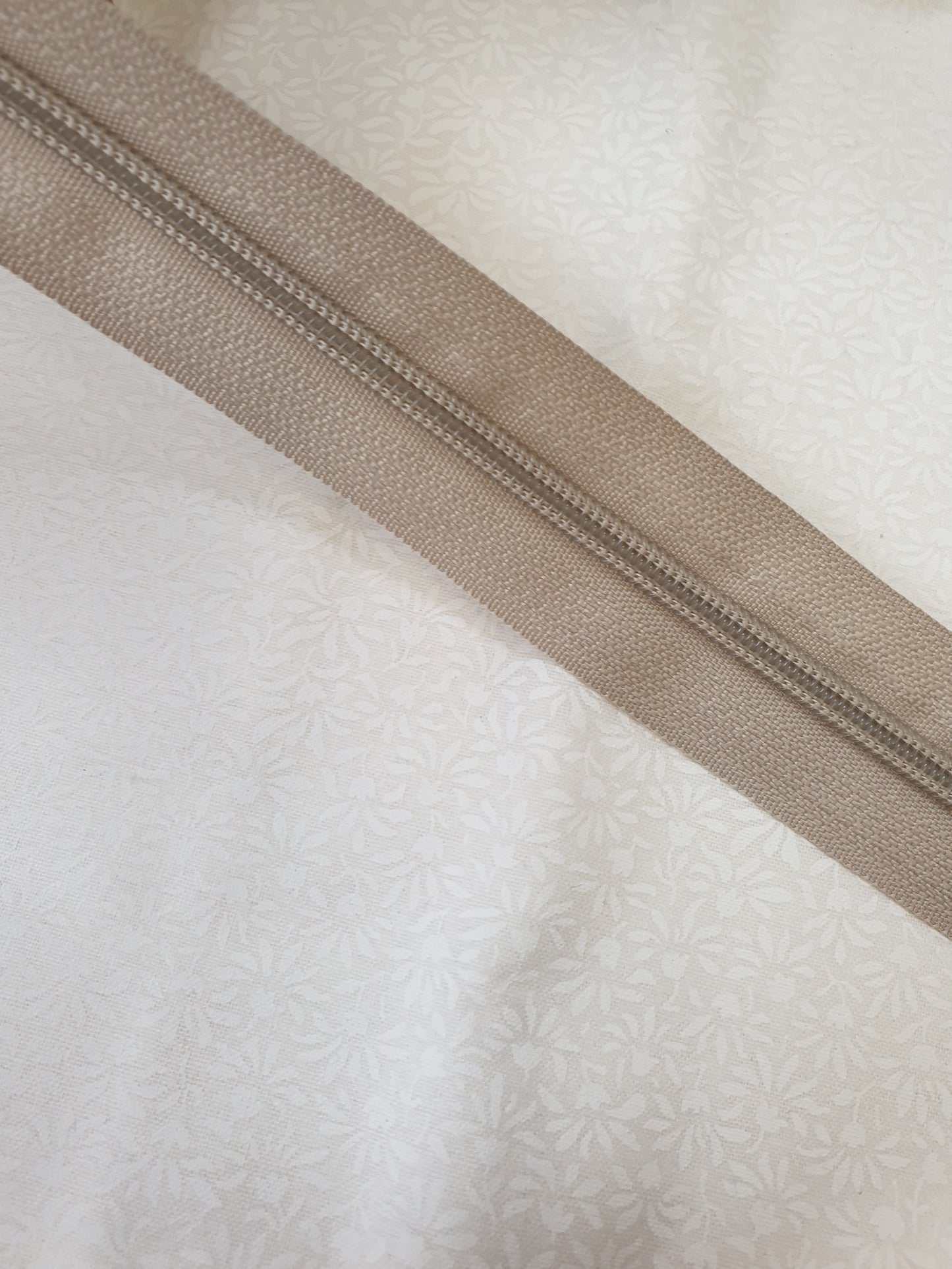 Endlos Reißverschluss 6 mm Raupe  Farbe Beige