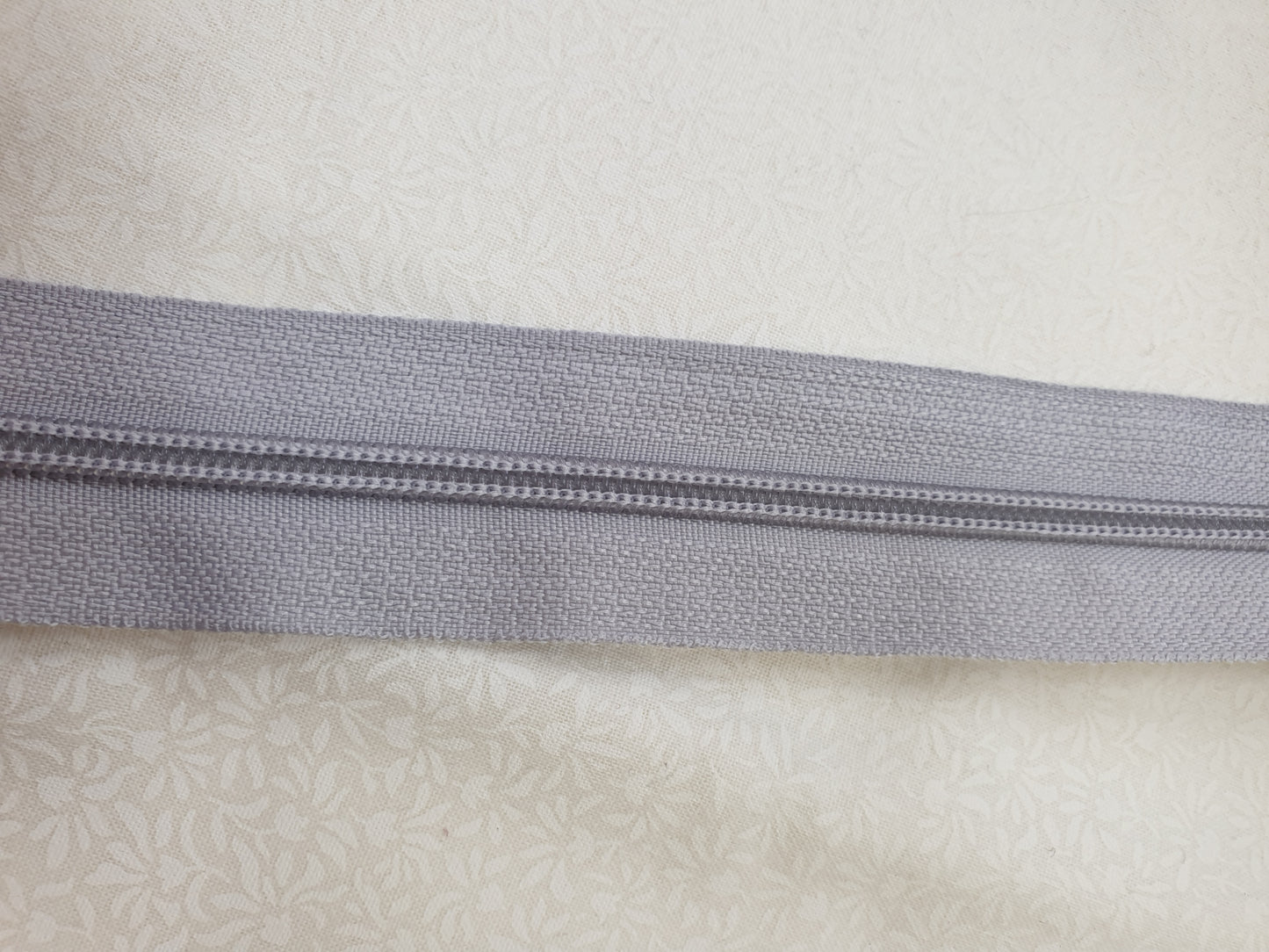 Endlos reißverschluss in hellen Grau